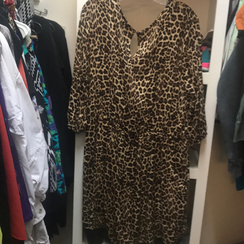 Torrid leopard romper size 2 - Picture 4 of 4